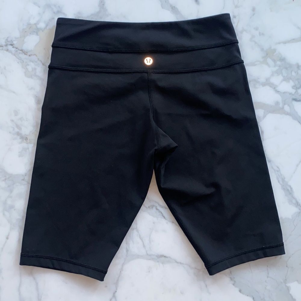Lululemon Shorts Black Size 4 Tall active Athletic